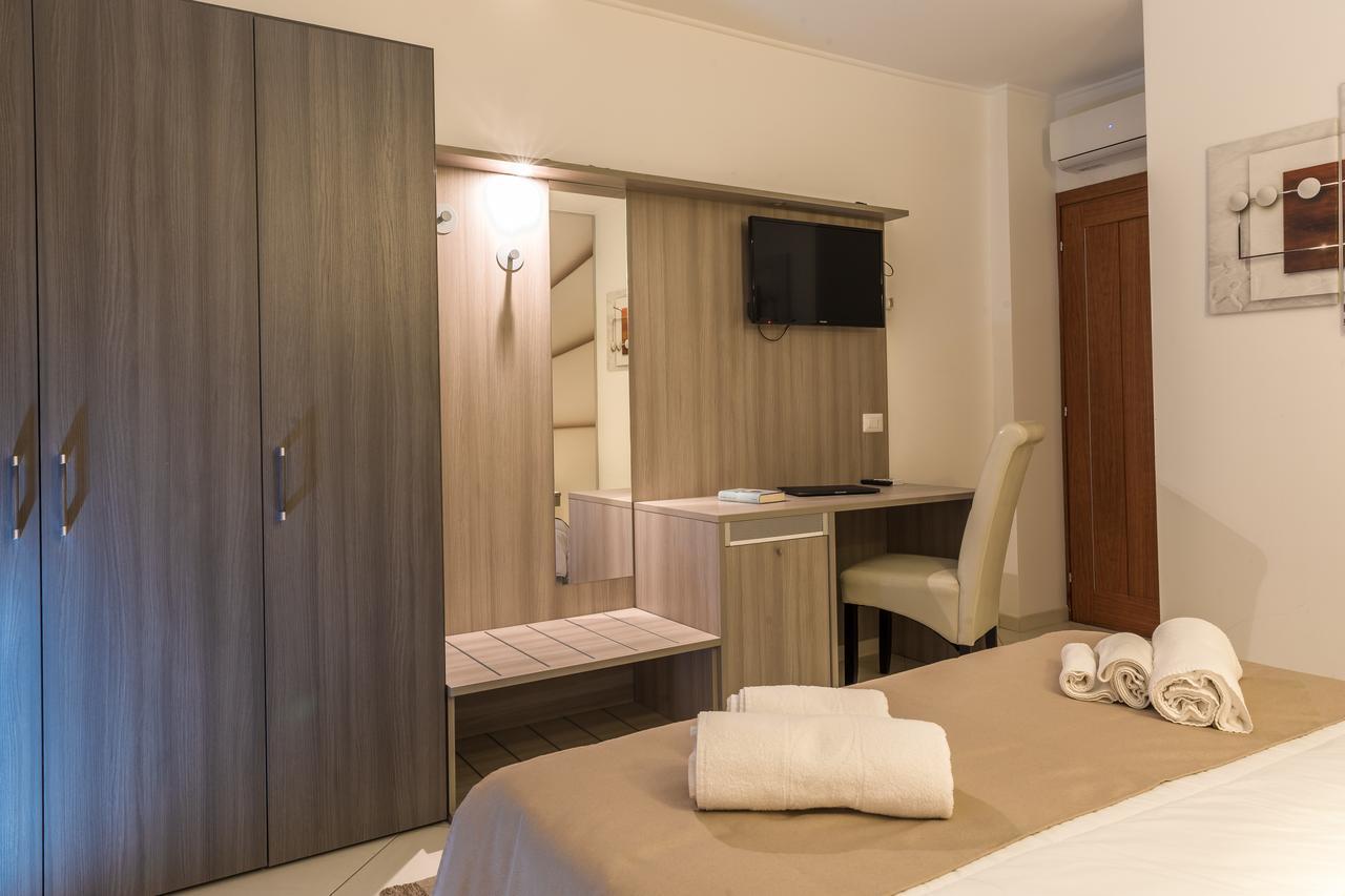 La Piazzetta Guest House Olbia Bagian luar foto
