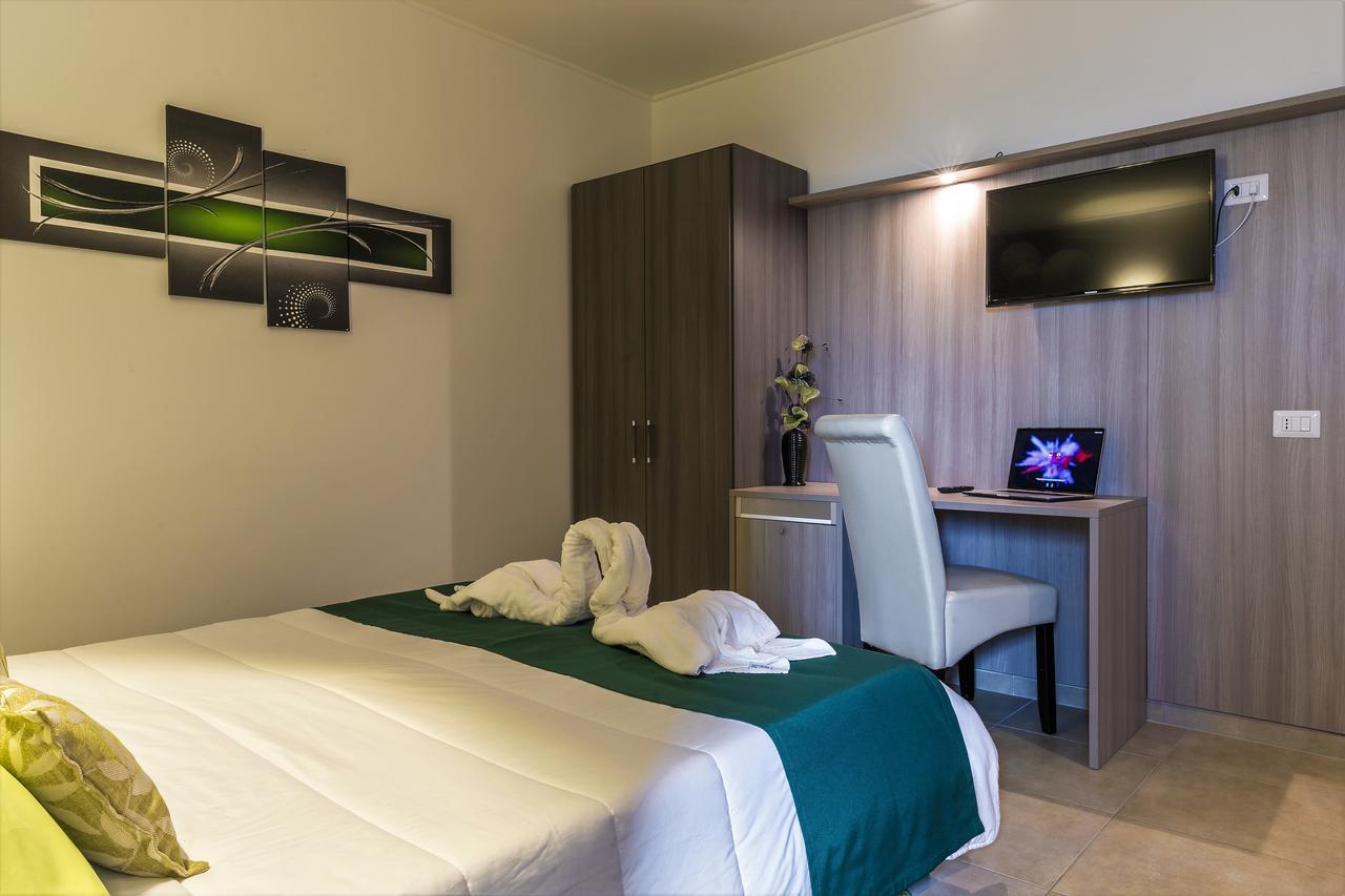 La Piazzetta Guest House Olbia Bagian luar foto
